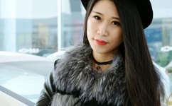 连乳贴都不带的车模